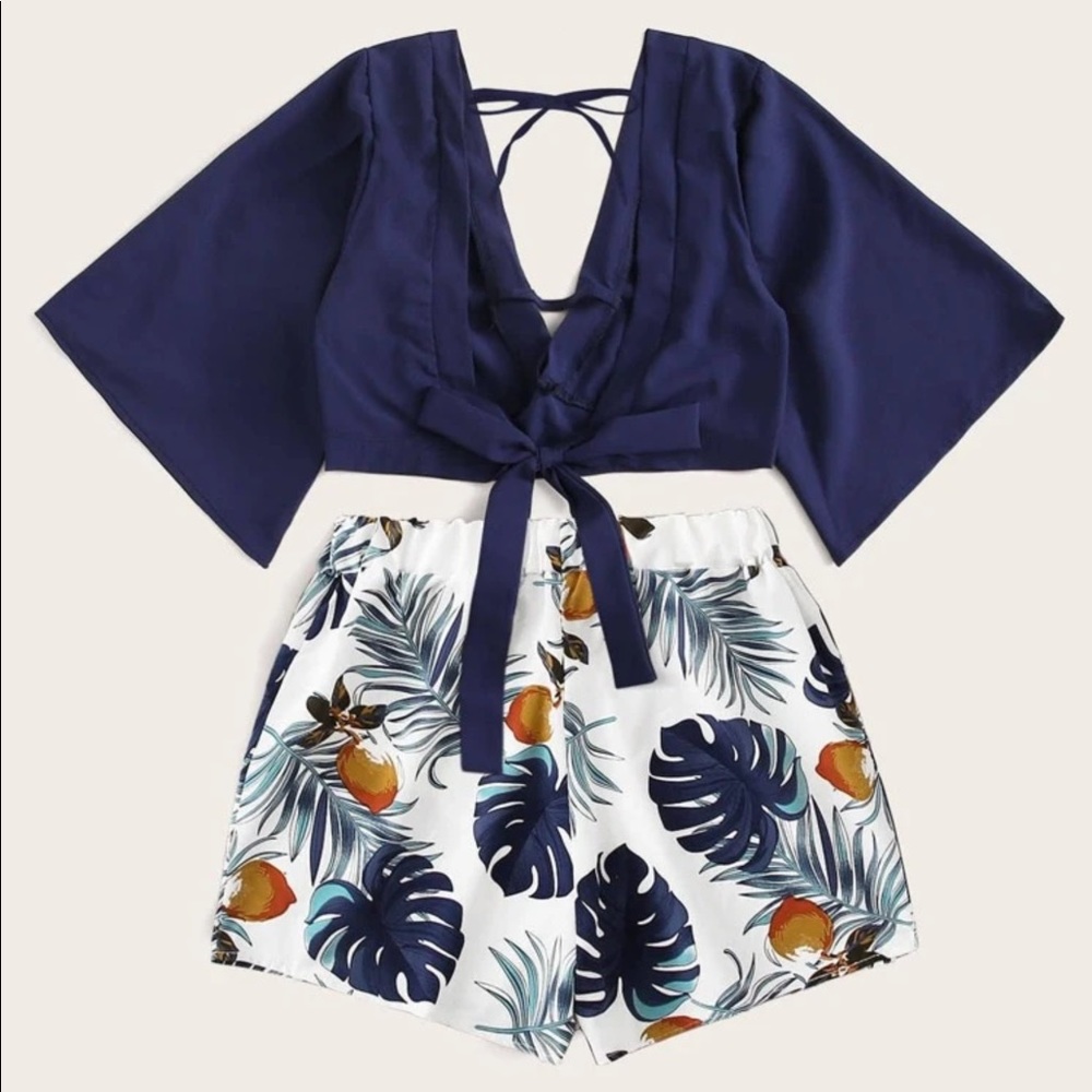 NWOT 🦹🏼‍♀️ 2pc navy & tropical short set